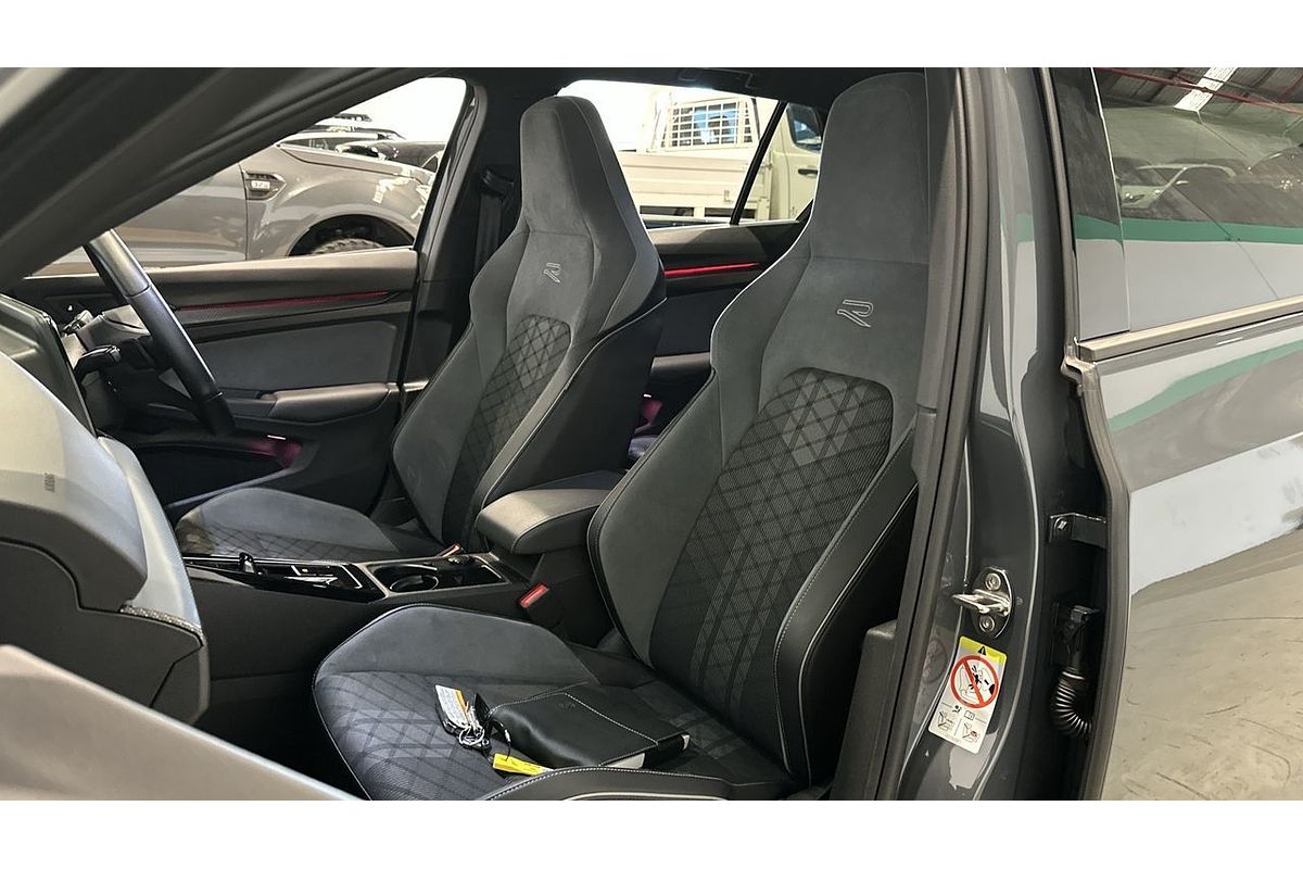 2023 Volkswagen Golf 110TSI R-Line 8