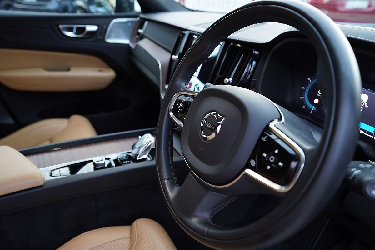 2021 Volvo XC60 B5 Inscription