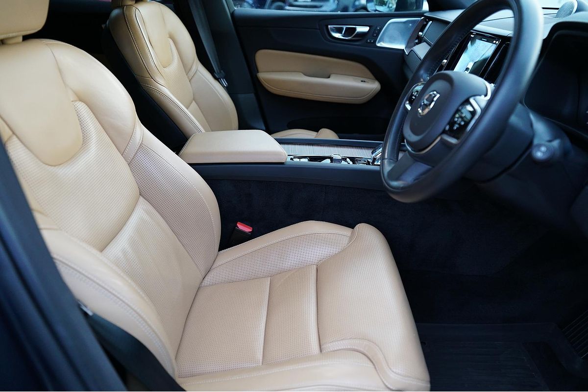 2021 Volvo XC60 B5 Inscription