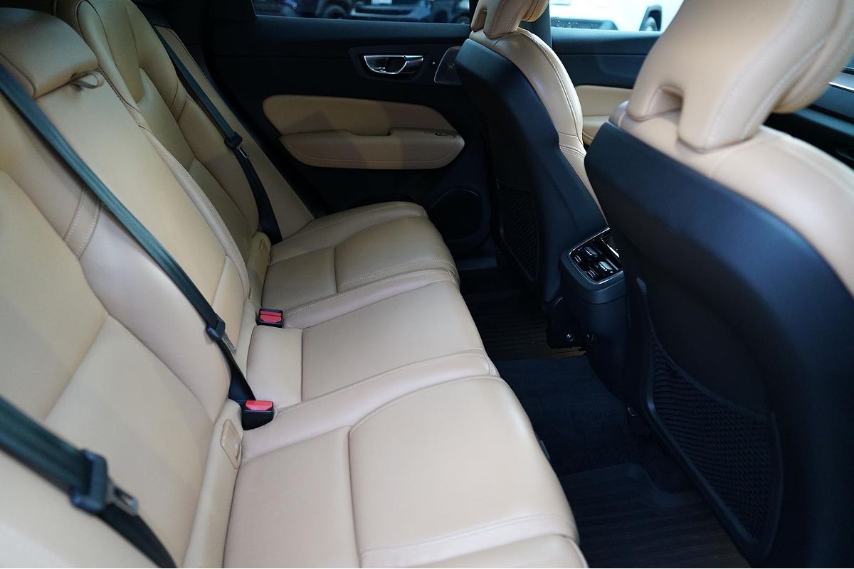 2021 Volvo XC60 B5 Inscription