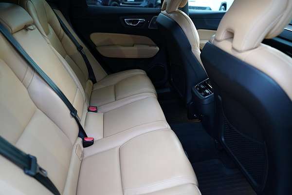 2021 Volvo XC60 B5 Inscription