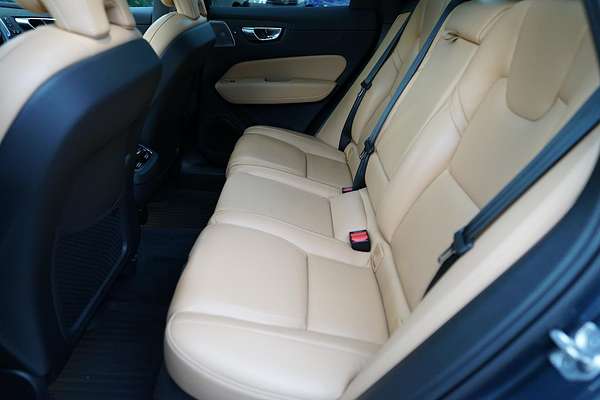 2021 Volvo XC60 B5 Inscription