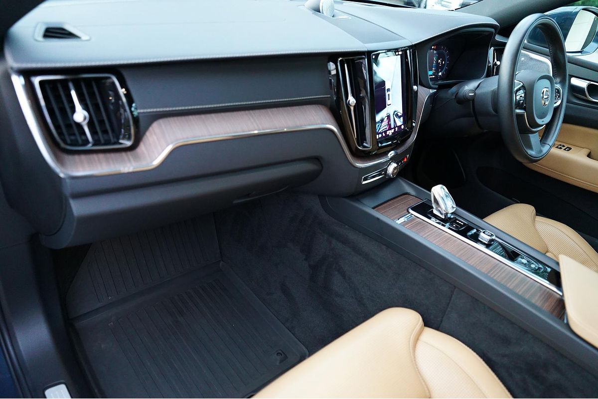 2021 Volvo XC60 B5 Inscription