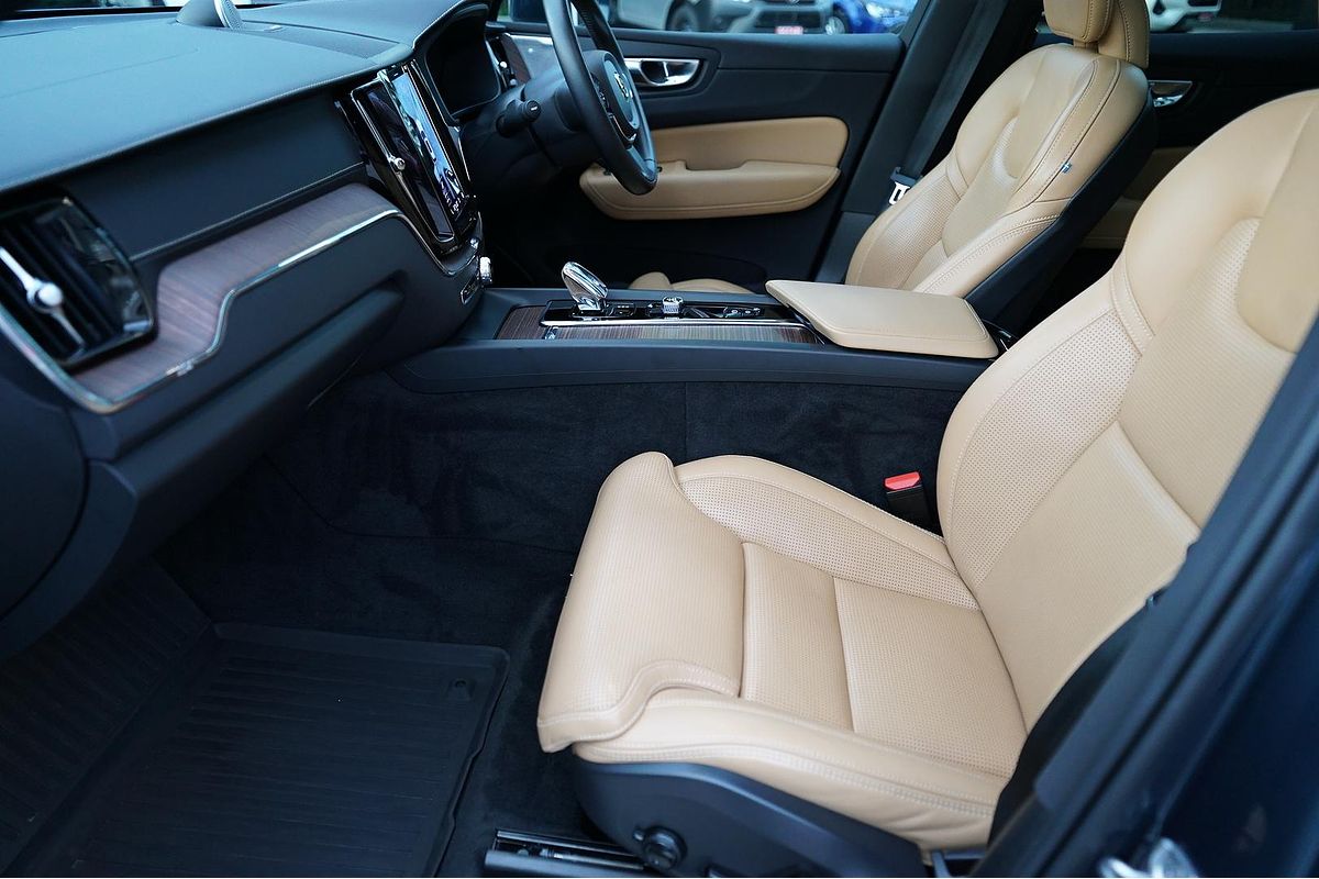 2021 Volvo XC60 B5 Inscription