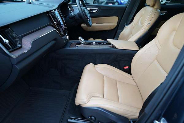 2021 Volvo XC60 B5 Inscription