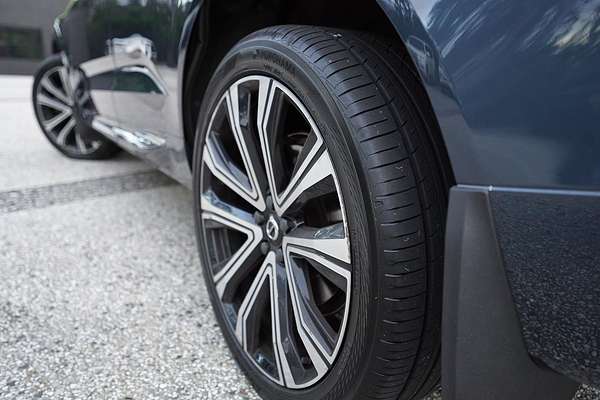 2021 Volvo XC60 B5 Inscription