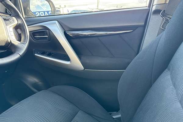 2016 Mitsubishi Pajero Sport GLX QE