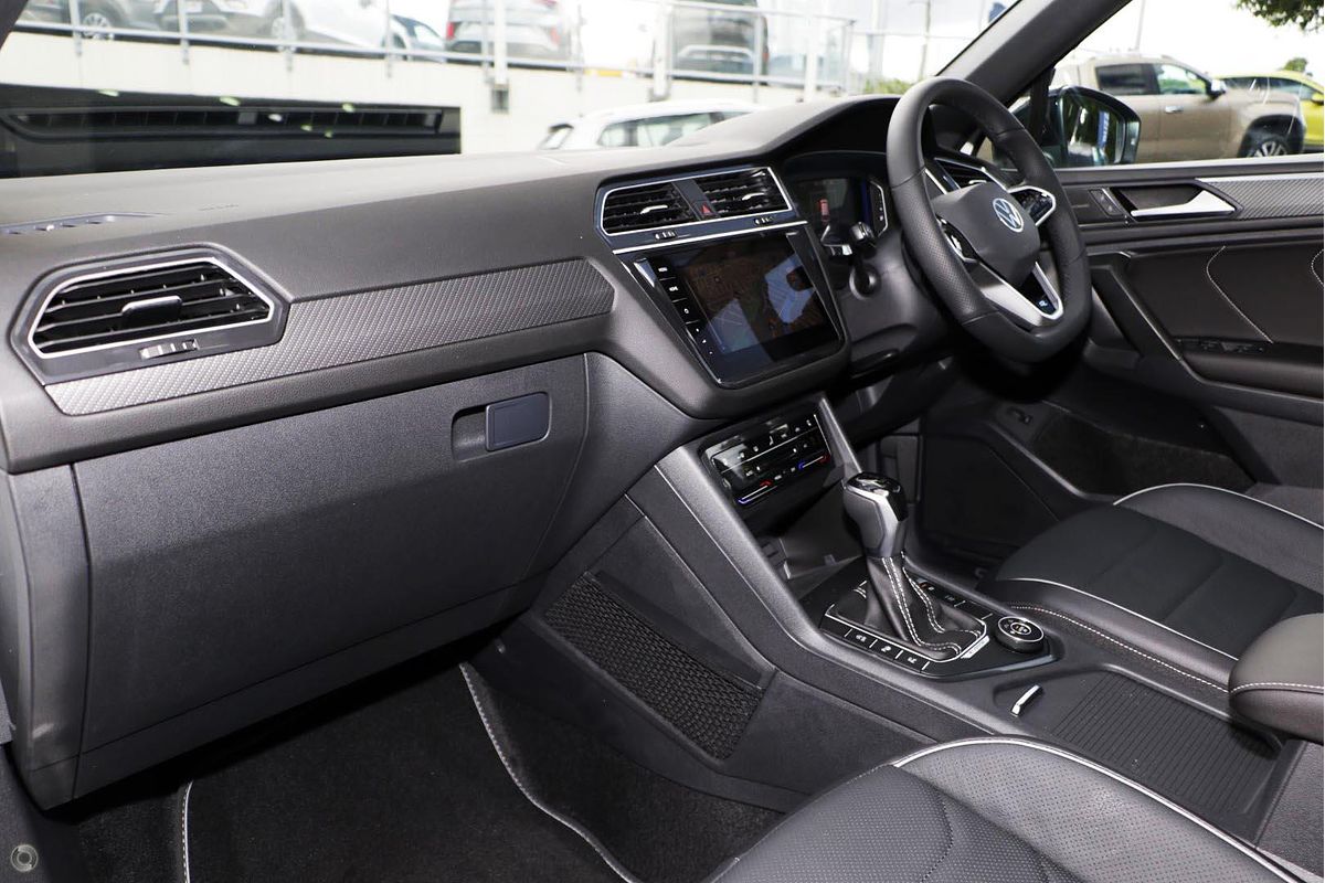 2024 Volkswagen Tiguan Wolfsburg Edition Allspace 5N