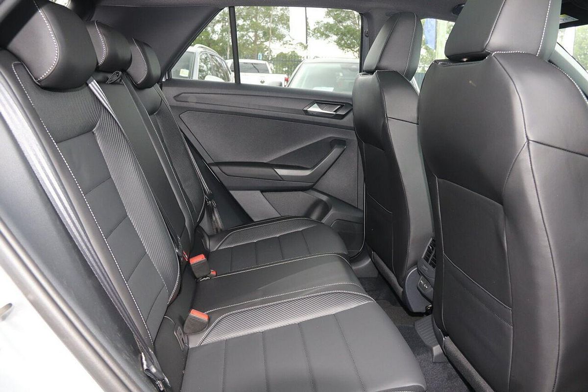 2024 Volkswagen T-Roc 140TSI R-Line D11