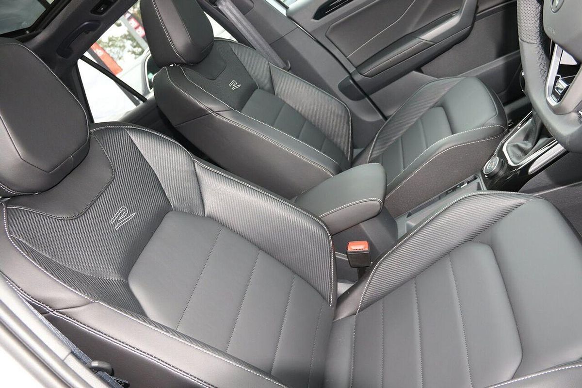 2024 Volkswagen T-Roc 140TSI R-Line D11
