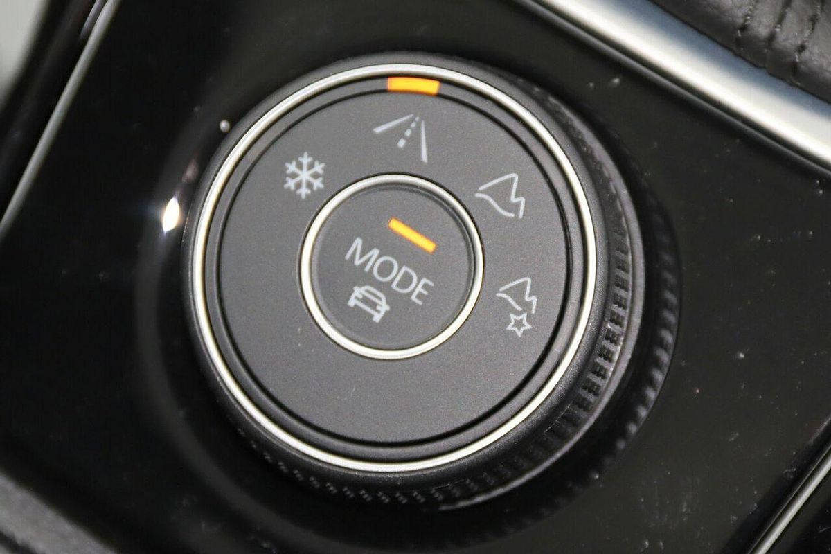 2024 Volkswagen T-Roc 140TSI R-Line D11