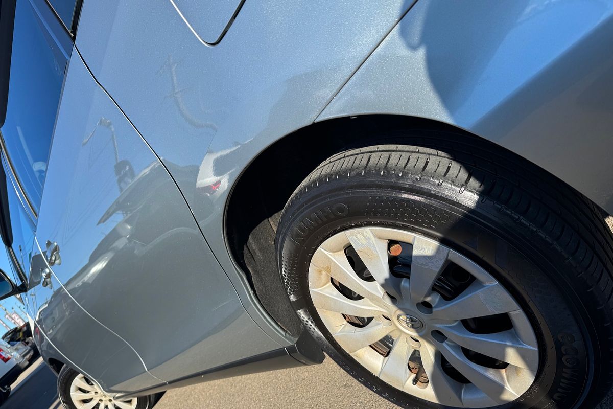 2011 Toyota Tarago GLi ACR50R