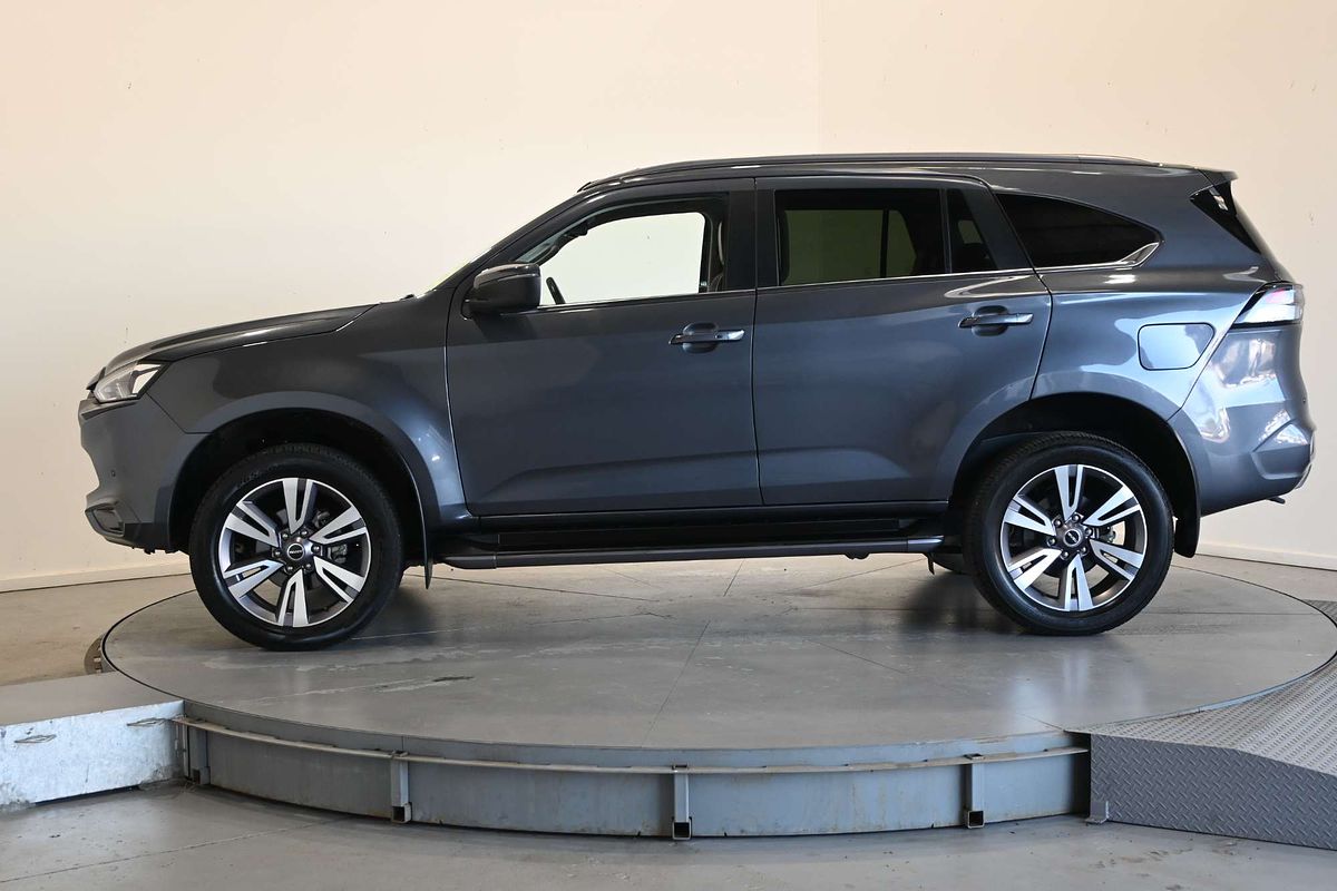 2022 Isuzu MU-X LS-T