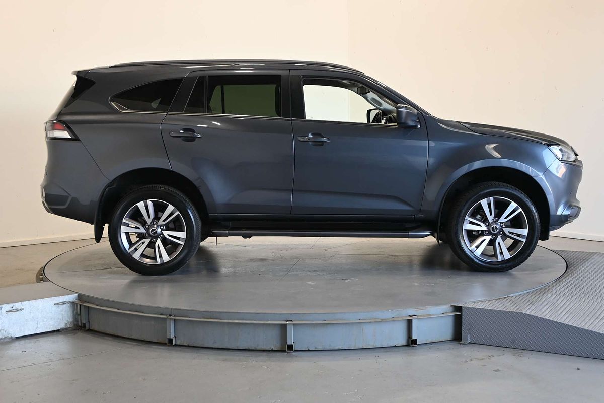 2022 Isuzu MU-X LS-T
