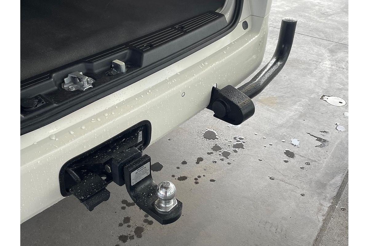 2022 Toyota Hiace GDH300R LWB