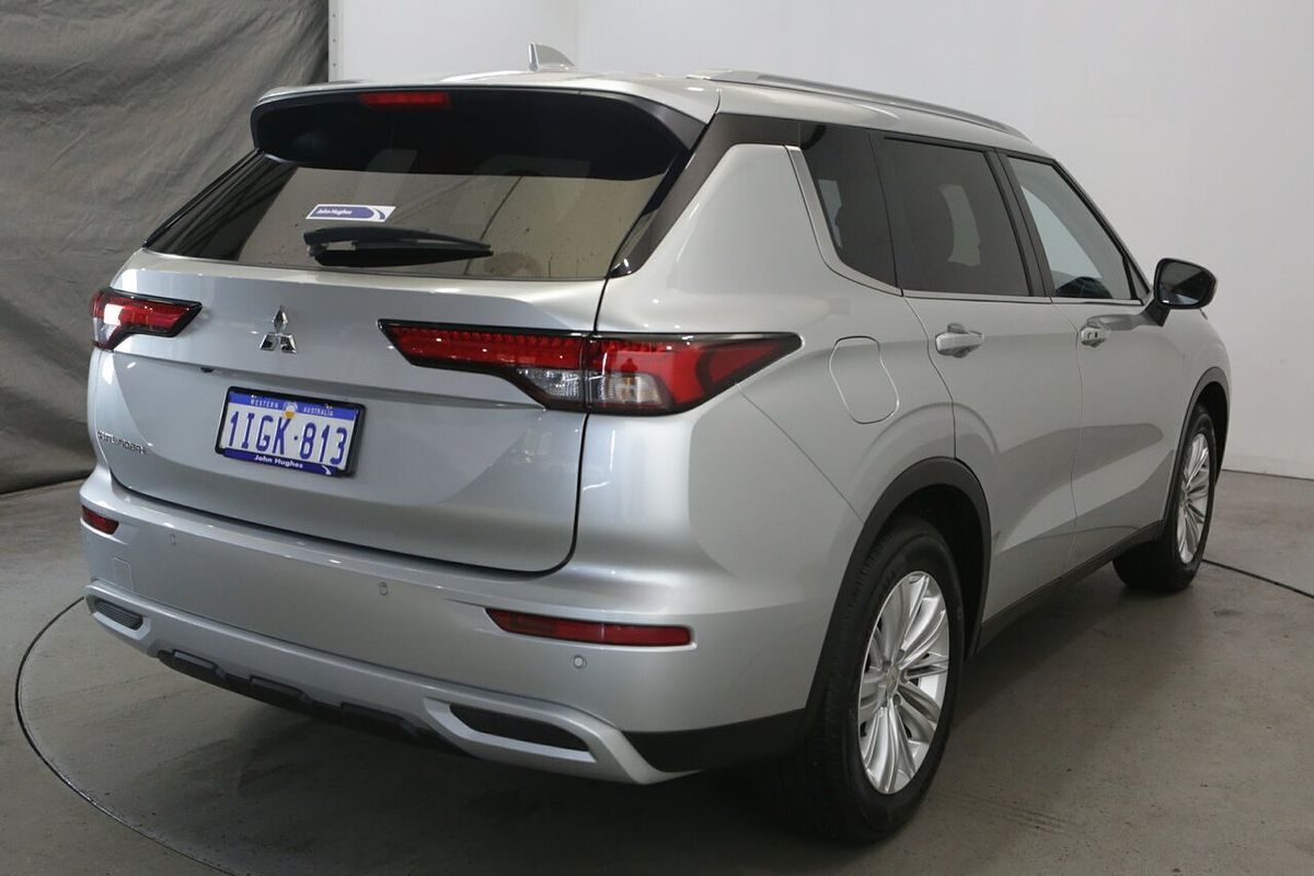 2024 Mitsubishi Outlander LS ZM