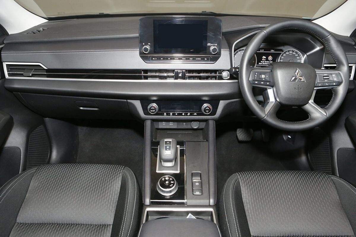 2024 Mitsubishi Outlander LS ZM