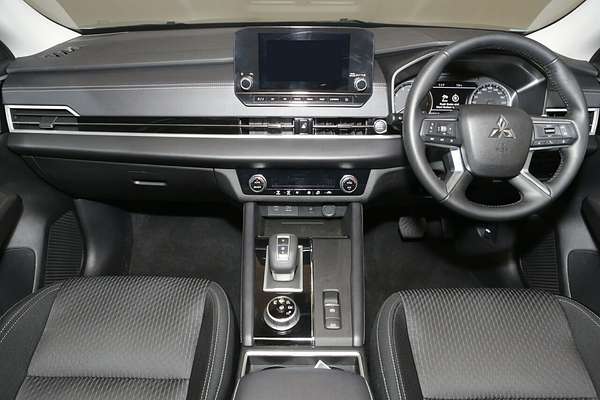 2024 Mitsubishi Outlander LS ZM