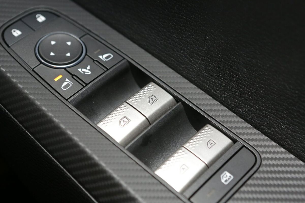 2024 Mitsubishi Outlander LS ZM