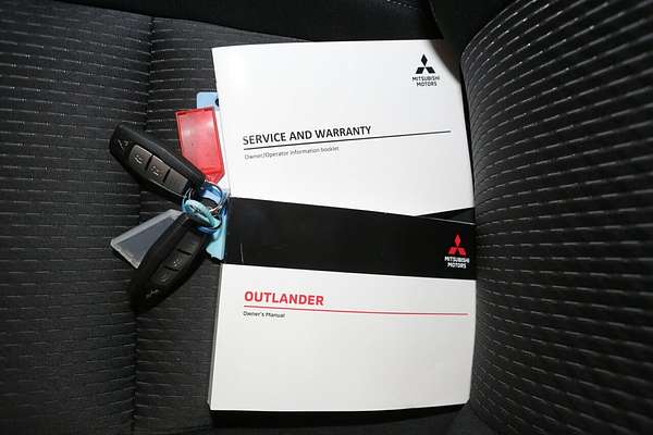 2024 Mitsubishi Outlander LS ZM