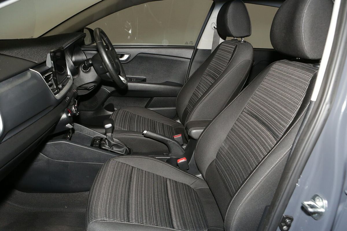 2024 Mitsubishi Outlander LS ZM