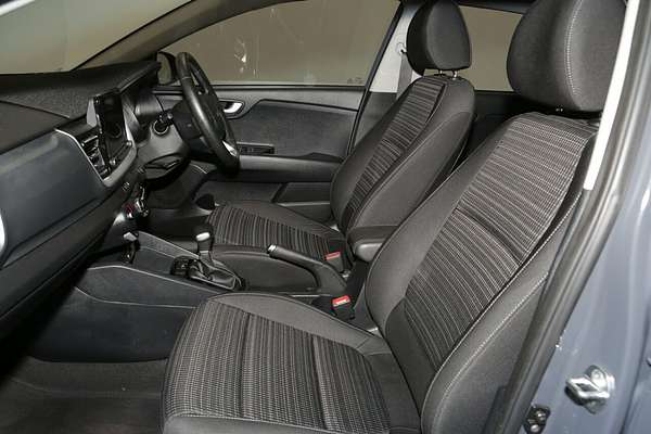 2024 Mitsubishi Outlander LS ZM