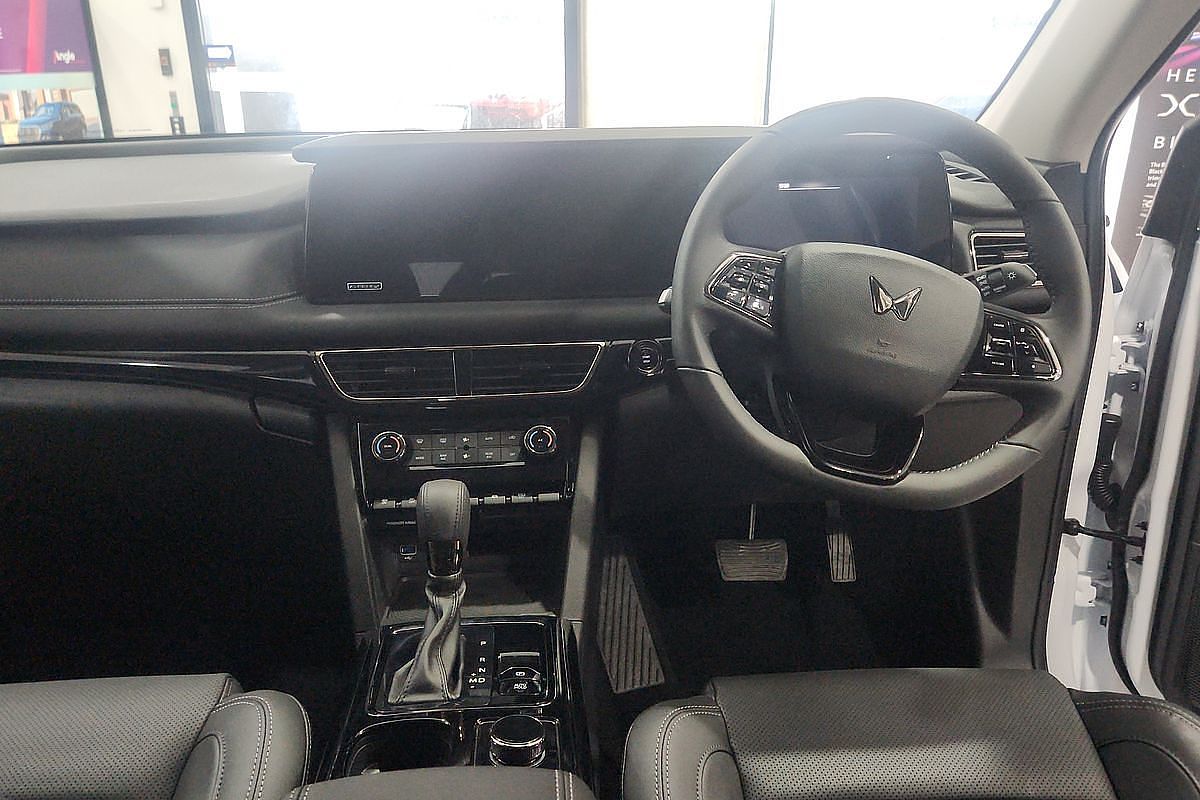 2025 Mahindra XUV700 AX7L