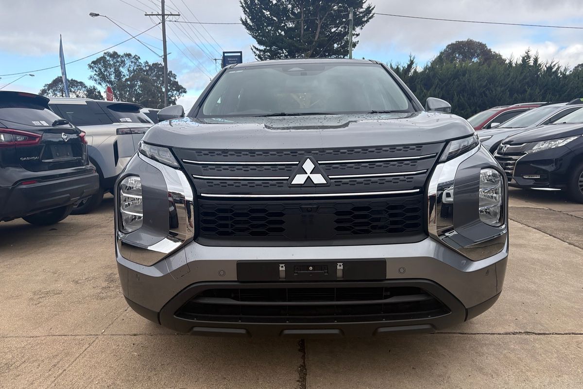 2022 Mitsubishi Outlander ES ZM