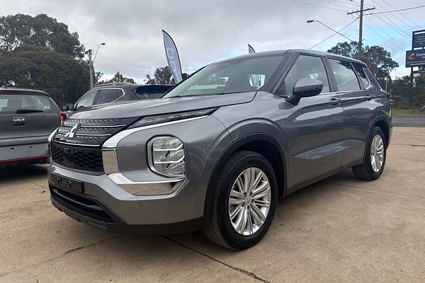 2022 Mitsubishi Outlander ES ZM