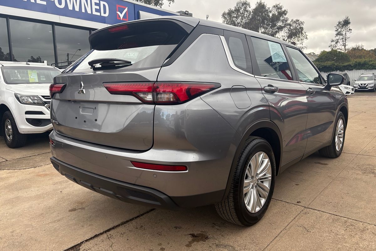 2022 Mitsubishi Outlander ES ZM