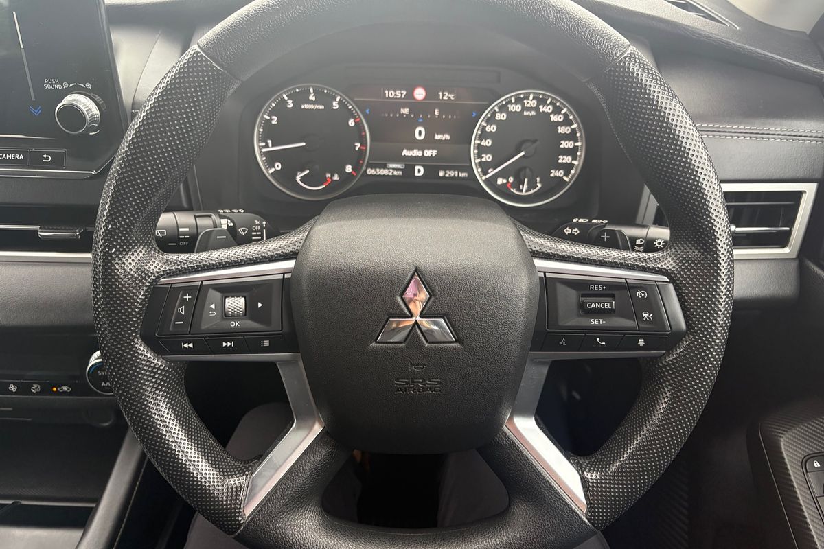 2022 Mitsubishi Outlander ES ZM