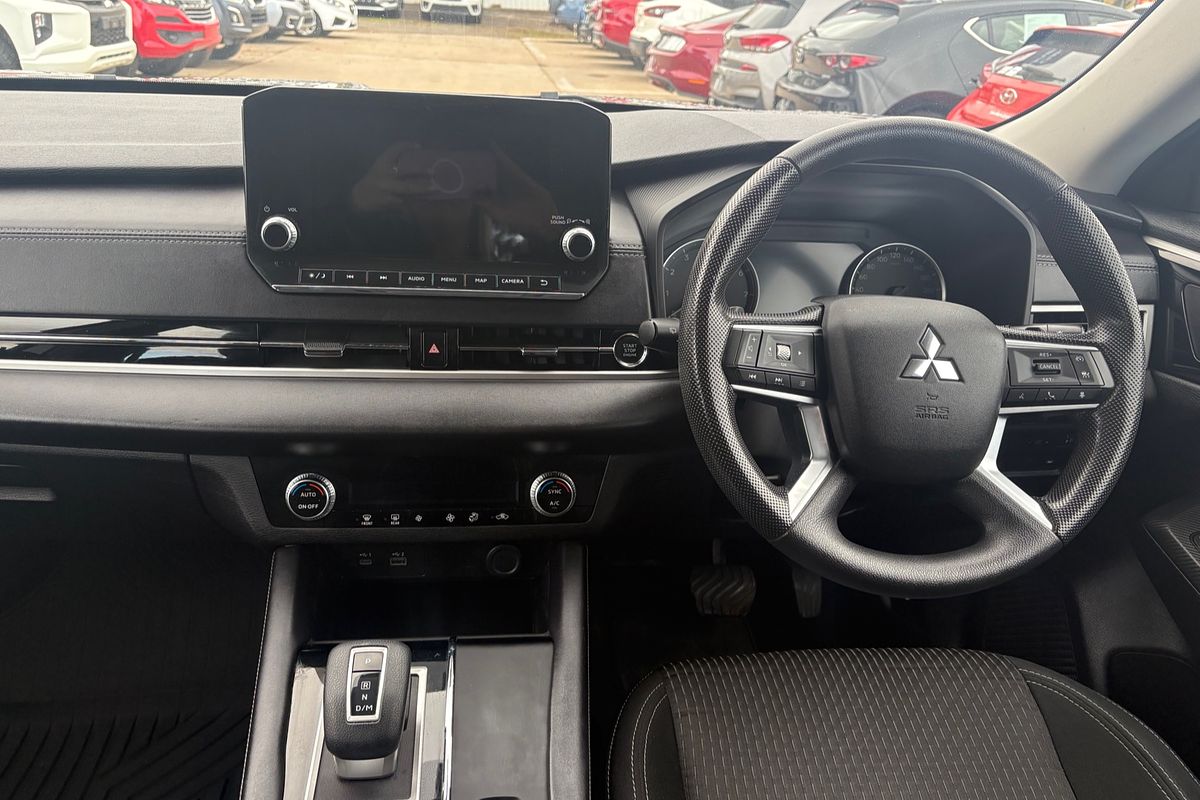 2022 Mitsubishi Outlander ES ZM