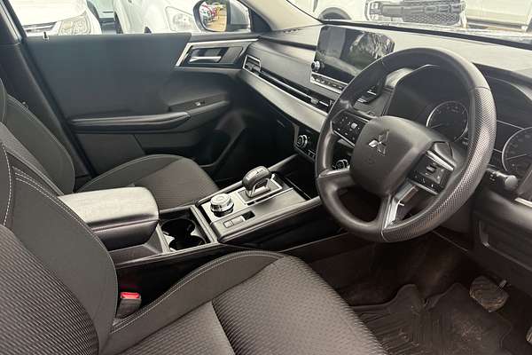 2022 Mitsubishi Outlander ES ZM