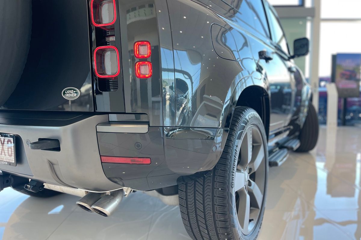 2021 Land Rover Defender 110 P525 V8 L663