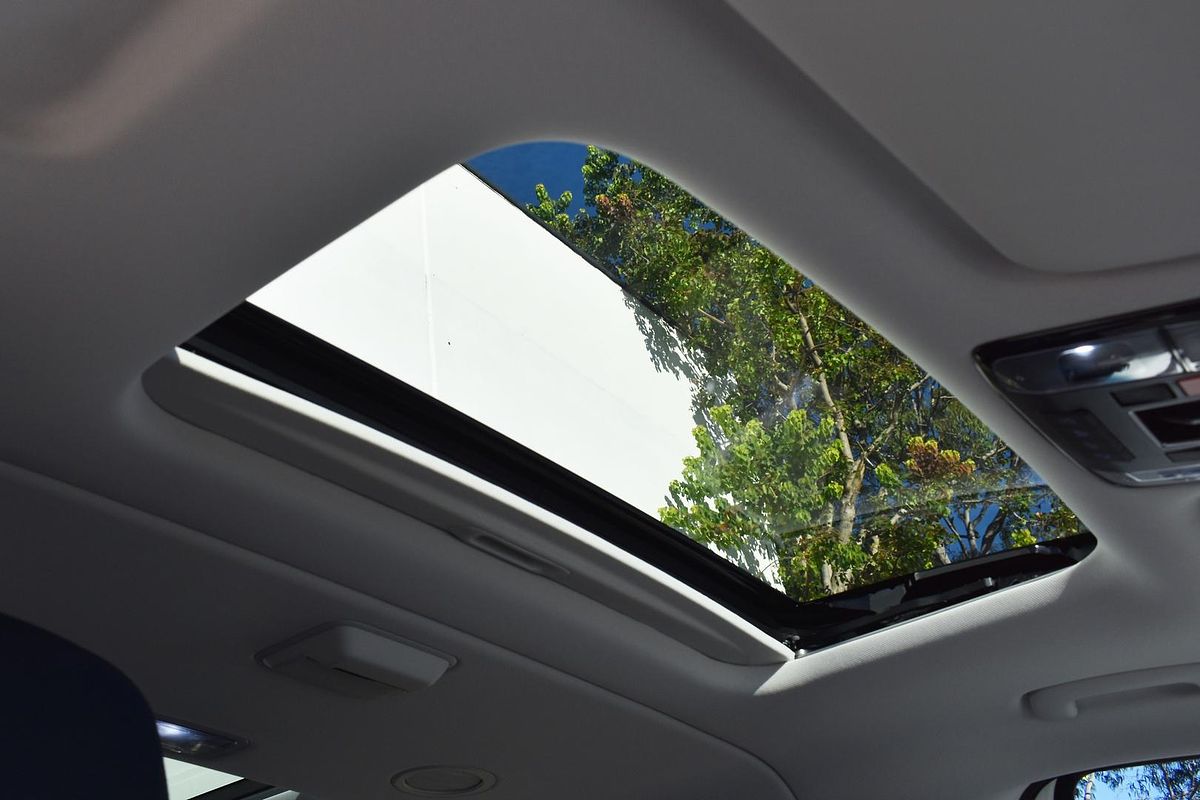 2025 Hyundai STARIA Highlander US4.V3