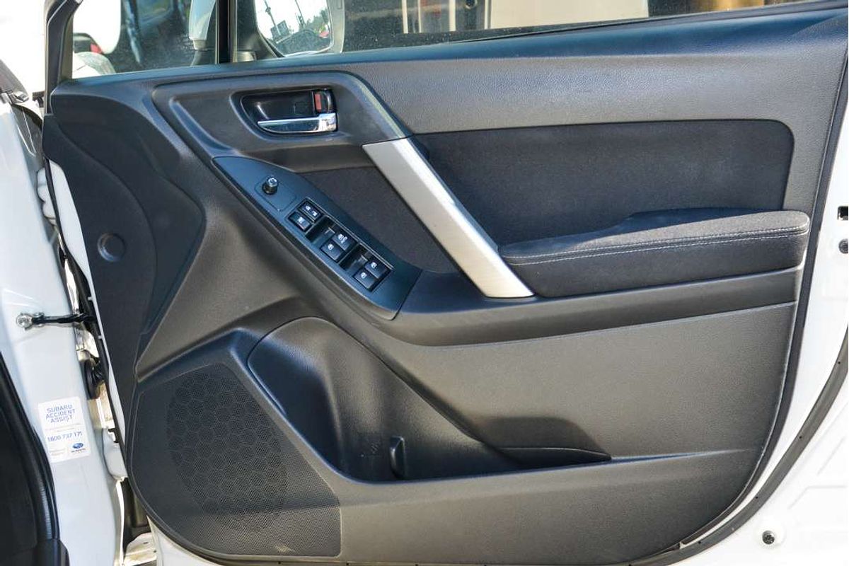 2015 Subaru FORESTER 2.5i-L S4