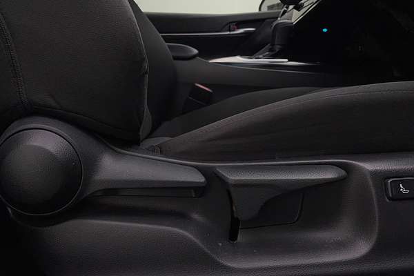 2018 Toyota Camry Ascent ASV70R