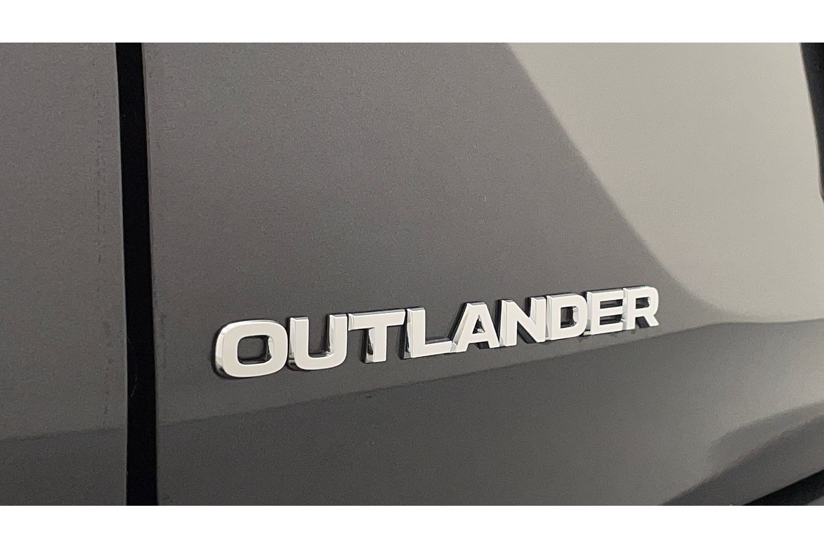 2023 Mitsubishi Outlander ES ZM