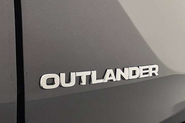 2023 Mitsubishi Outlander ES ZM