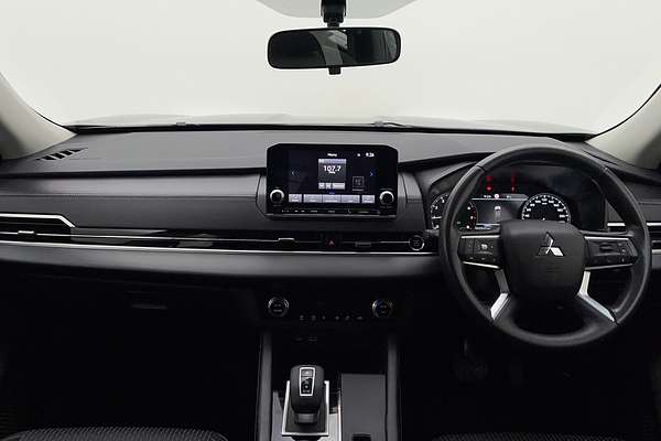 2023 Mitsubishi Outlander ES ZM