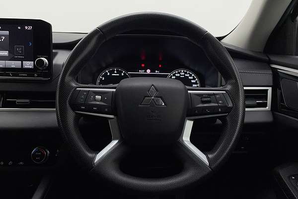 2023 Mitsubishi Outlander ES ZM