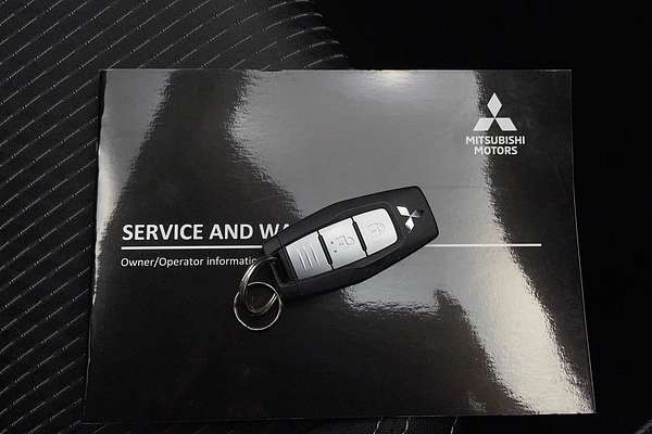 2023 Mitsubishi Outlander ES ZM