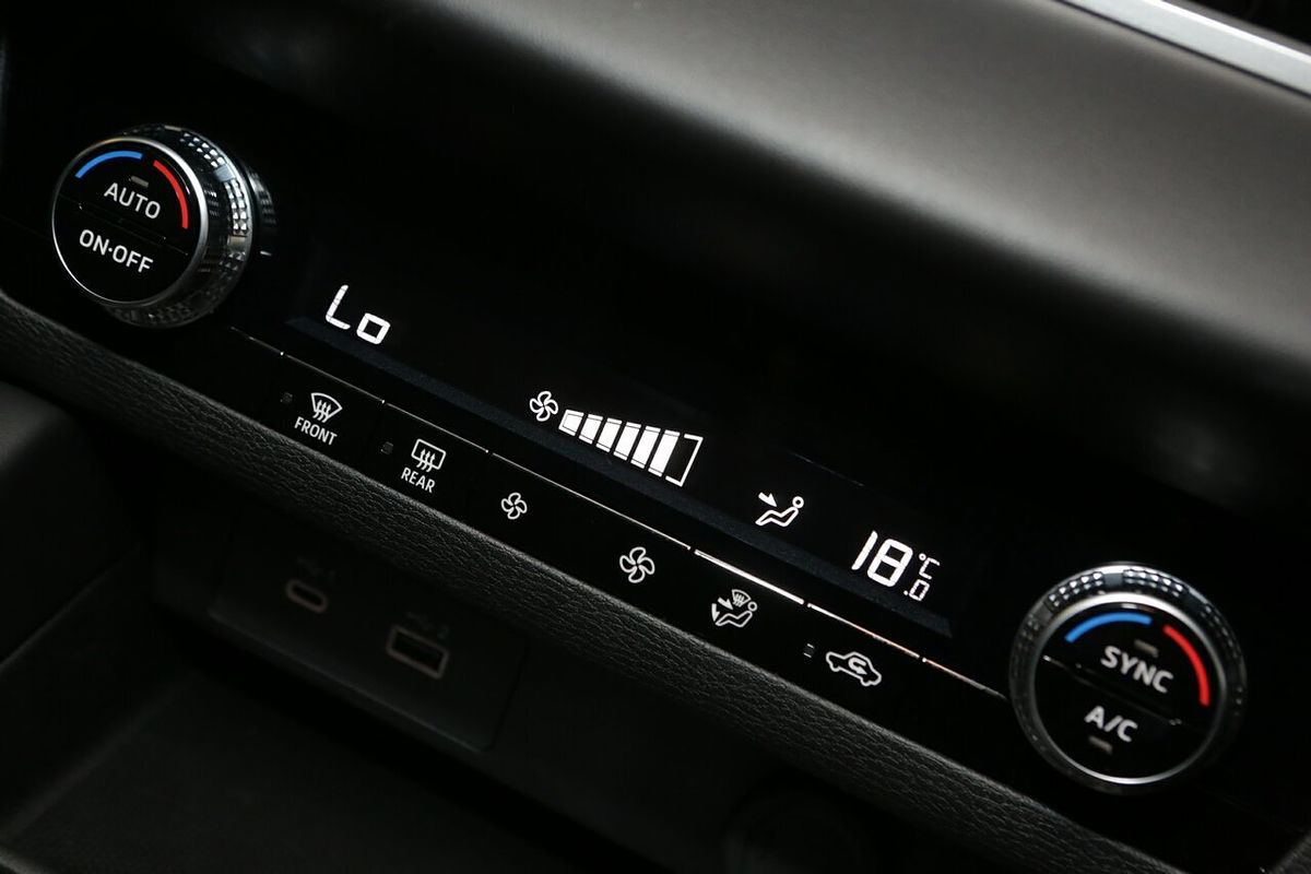 2024 Mitsubishi Outlander ES ZM
