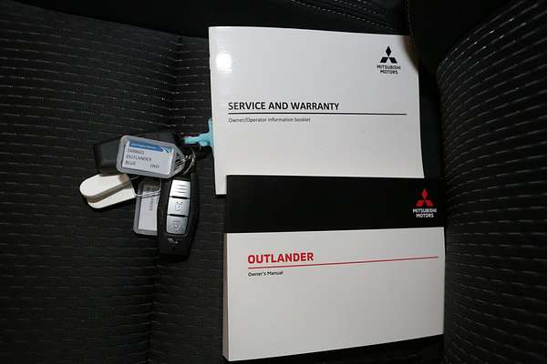 2024 Mitsubishi Outlander ES ZM
