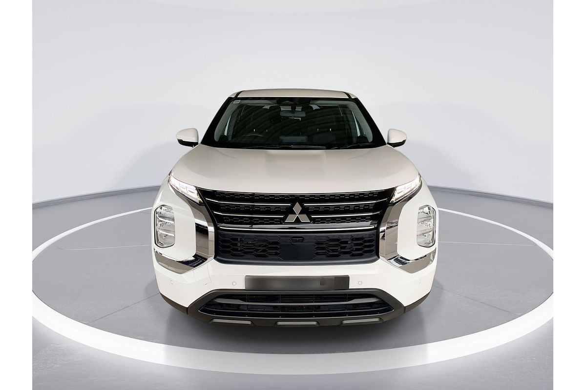 2023 Mitsubishi Outlander ES ZM