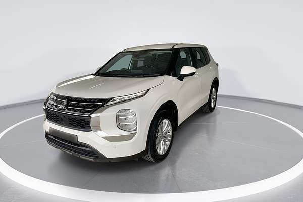 2023 Mitsubishi Outlander ES ZM