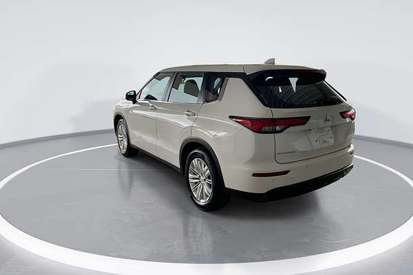 2023 Mitsubishi Outlander ES ZM