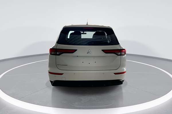 2023 Mitsubishi Outlander ES ZM