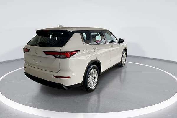 2023 Mitsubishi Outlander ES ZM