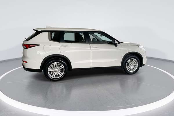 2023 Mitsubishi Outlander ES ZM